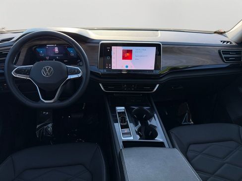 Used 2024 Volkswagen Atlas SE image 16