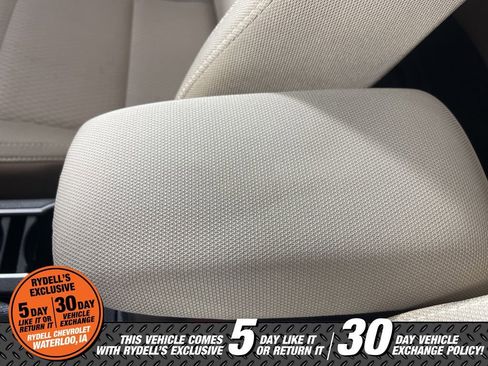 Used 2014 Toyota Corolla LE FWD image 33