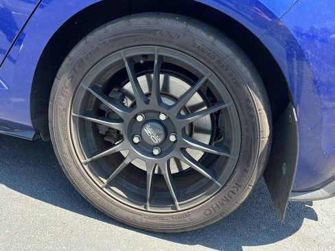 Used 2019 Volkswagen Golf R 4-Door AWD/4WD image 7