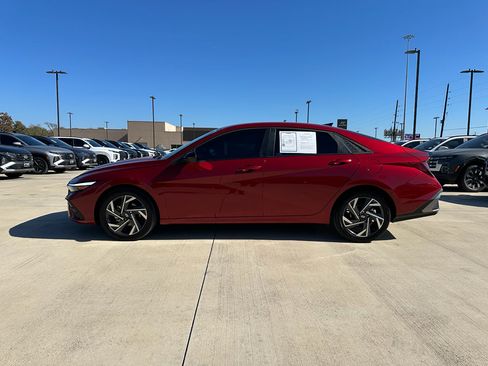 Used 2025 Hyundai Elantra Sport image 8