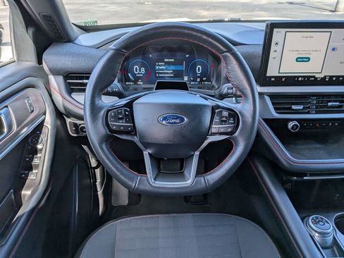 Used 2025 Ford Explorer ST-Line w/ ST-Line Street Pack AWD/4WD image 17