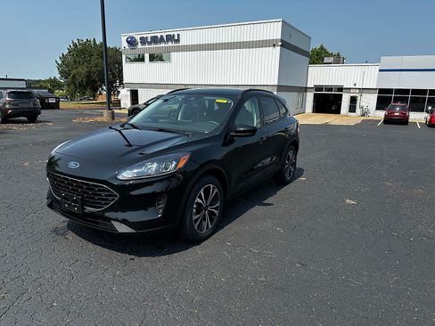 Used 2022 Ford Escape SE w/ SE Sport Appearance Package AWD/4WD image 7