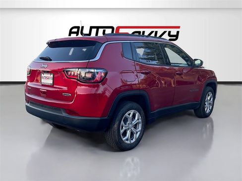 Used 2025 Jeep Compass Latitude image 7