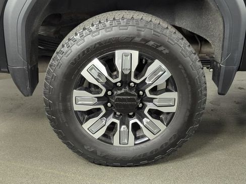 Used 2025 GMC Sierra 2500 Denali w/ Technology Package AWD/4WD image 13