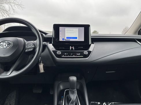 Used 2025 Toyota Corolla LE image 18