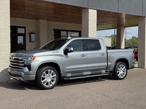 Used 2024 Chevrolet Silverado 1500 High Country w/ High Country Premium Package AWD/4WD image 4