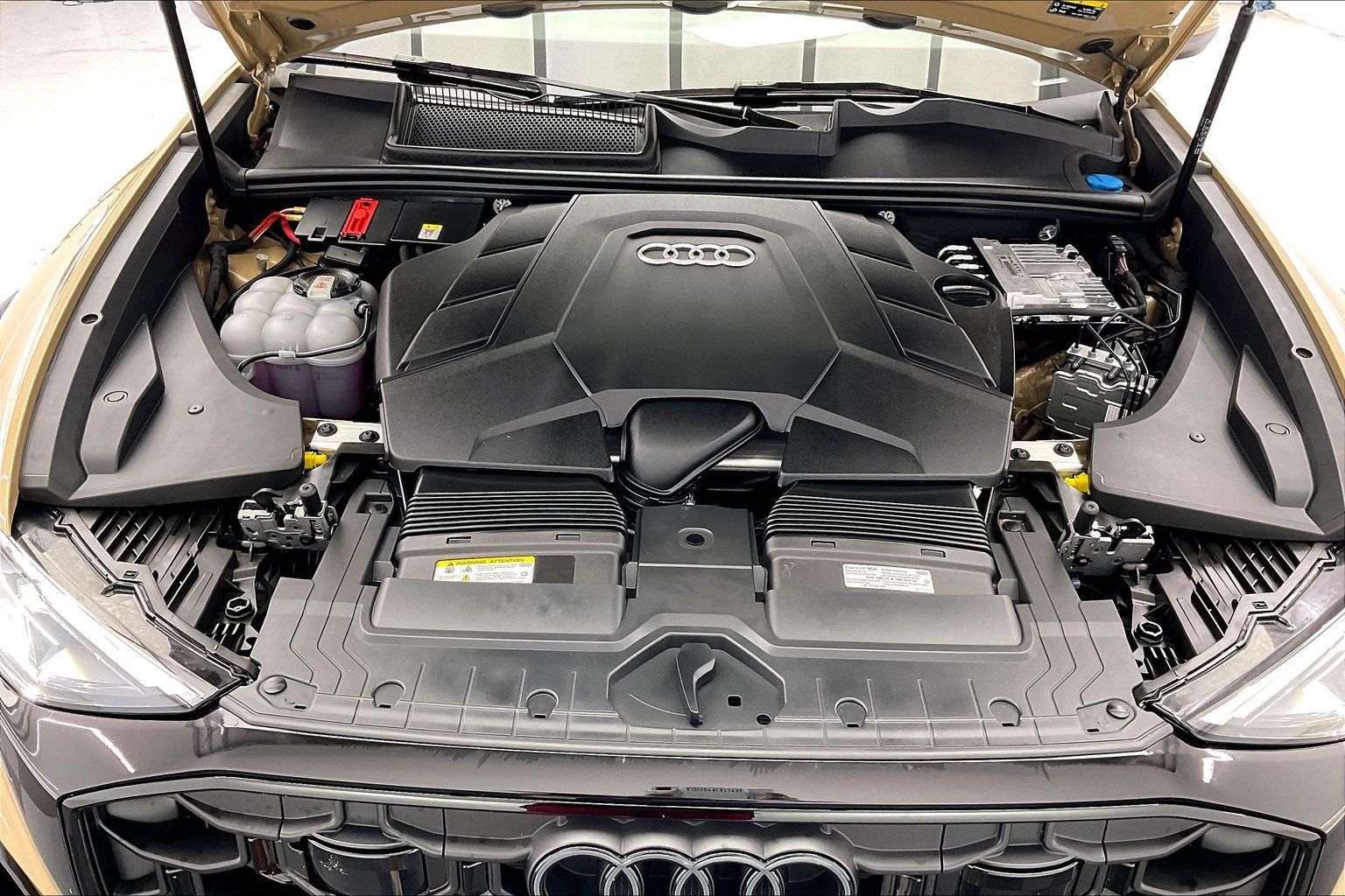 Used 2024 Audi Q8 Premium Plus AWD/4WD image 8