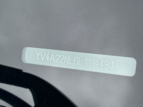 Used 2020 Volvo V90 T6 Cross Country image 33