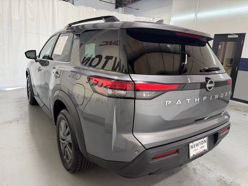 Used 2024 Nissan Pathfinder SV FWD image 33