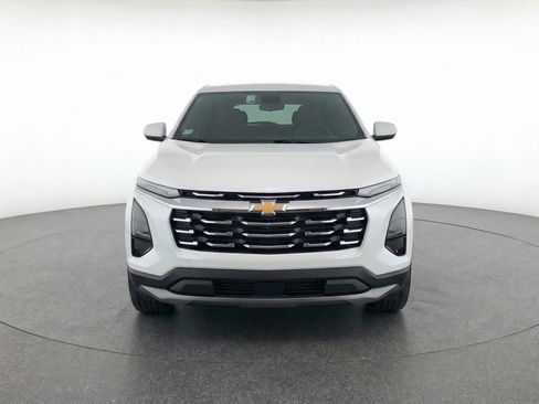Used 2025 Chevrolet Equinox LT FWD image 2