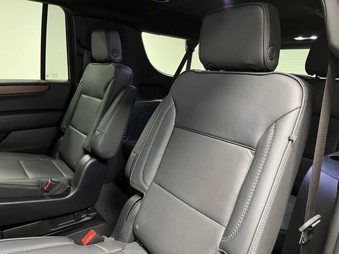 Used 2025 GMC Yukon XL Denali AWD/4WD image 46