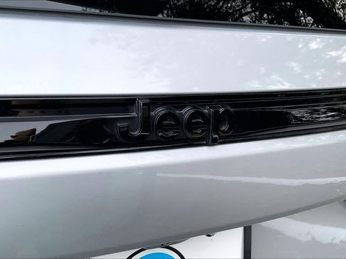 Certified 2025 Jeep Grand Cherokee Altitude image 25