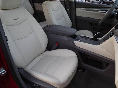 Certified 2025 Cadillac XT5 Premium Luxury FWD image 30