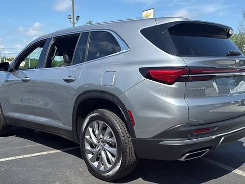 Used 2025 Buick Enclave Preferred FWD image 5