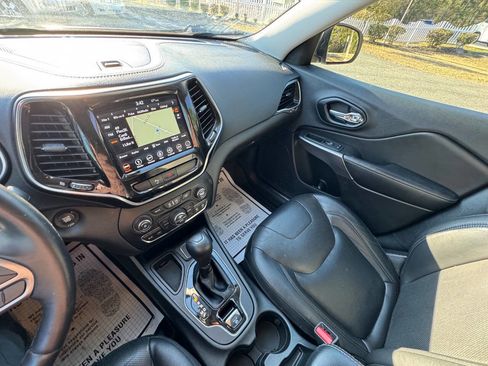 Used 2019 Jeep Cherokee Limited image 20