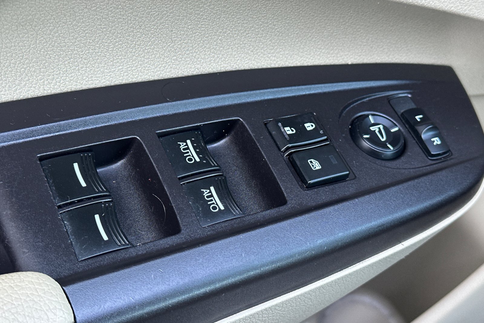Used 2016 Acura RDX w/ Advance Package FWD image 12