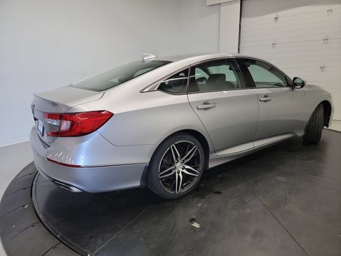 Used 2022 Honda Accord Touring image 9