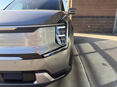 Used 2024 Kia EV9 Light Long Range image 11