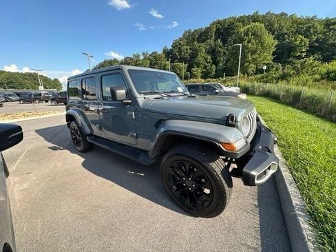 Used 2025 Jeep Wrangler Unlimited Sahara AWD/4WD image 15