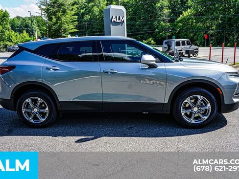 Used 2025 Chevrolet Blazer LT FWD image 9