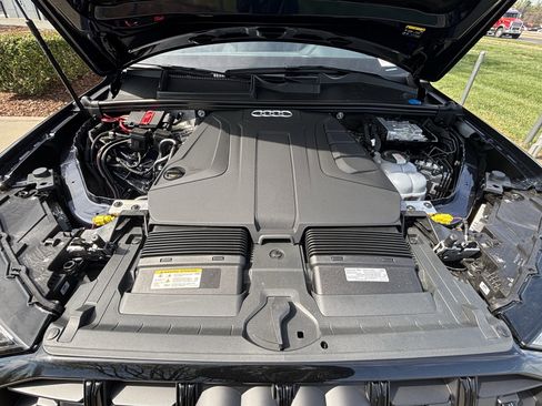 Certified 2025 Audi Q7 2.0T Premium w/ Convenience Plus Package AWD/4WD image 35