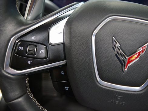 Used 2021 Chevrolet Corvette Stingray Preferred Cpe w/ Z51 Performance Package image 19