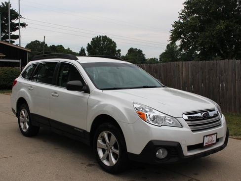 Used 2014 Subaru Outback 2.5i w/ Alloy Wheel Package AWD/4WD image 2