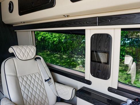 Used 2021 Mercedes-Benz Sprinter 3500 image 43