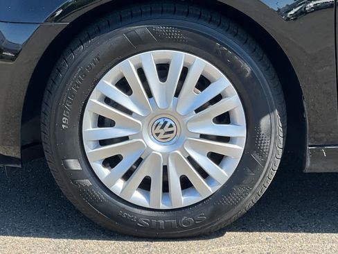 Used 2013 Volkswagen Golf 4-Door FWD image 29