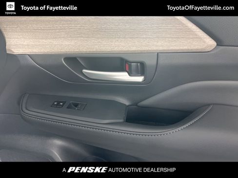 New 2026 Toyota Grand Highlander FWD image 9
