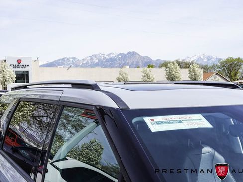 Used 2023 Kia Carnival SX Prestige image 4