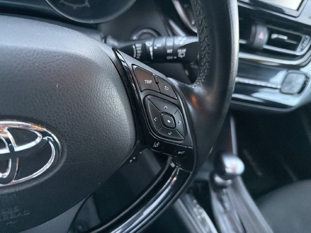 Used 2018 Toyota C-HR XLE FWD image 18