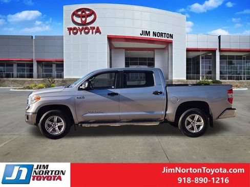 Used 2017 Toyota Tundra SR5 w/ SR5 Upgrade Package image 6