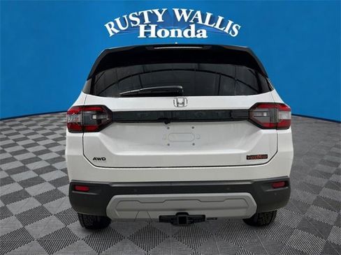 New 2025 Honda Pilot TrailSport image 4