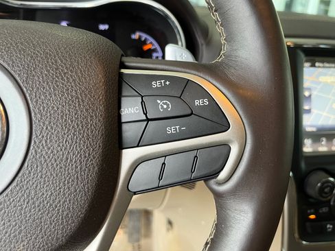 Used 2017 Jeep Grand Cherokee Overland AWD/4WD image 33