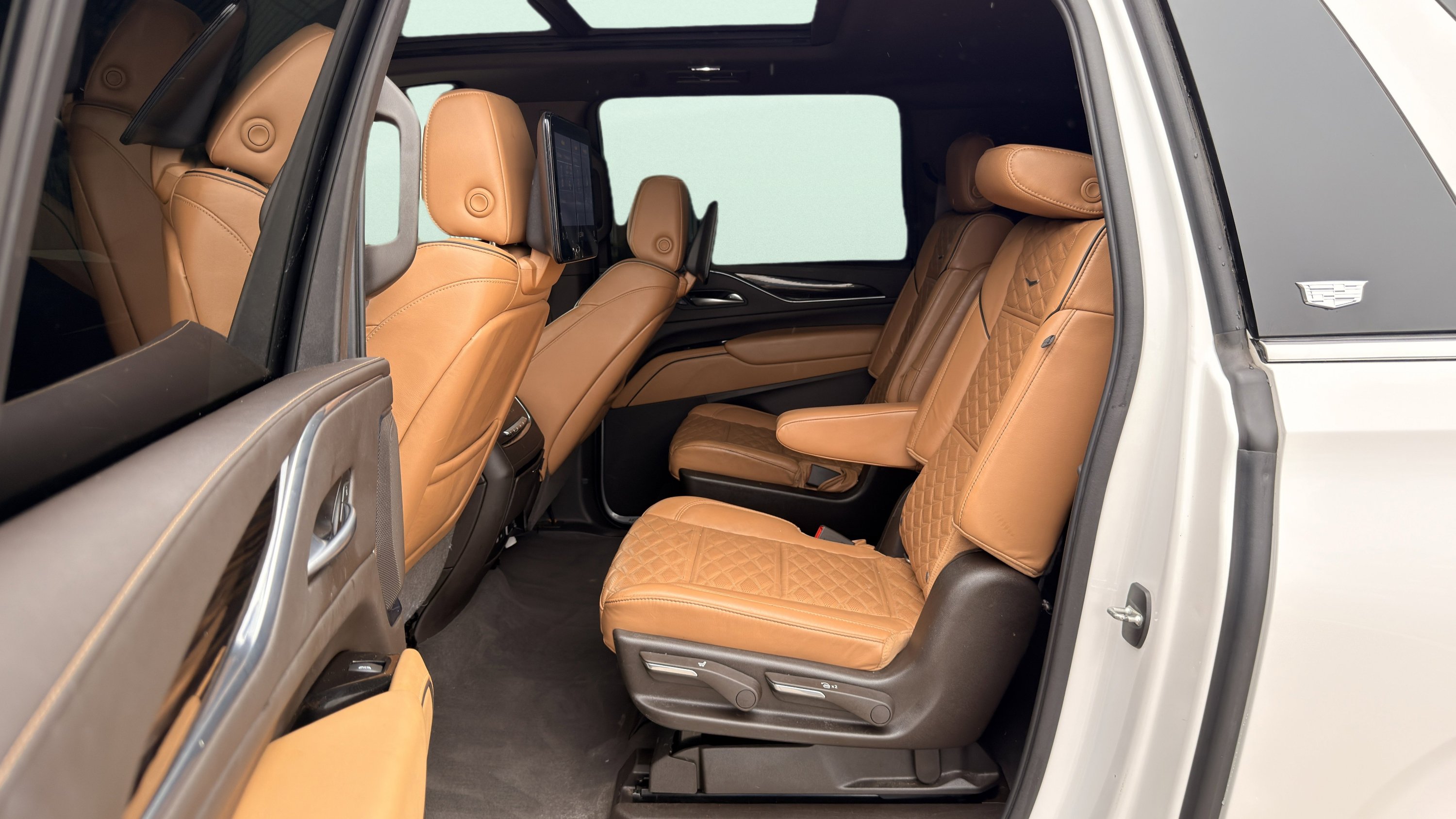 Used 2021 Cadillac Escalade ESV Premium Luxury AWD/4WD image 27