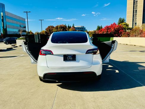 Used 2023 Tesla Model Y AWD image 22