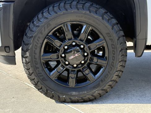 Used 2024 GMC Sierra 2500 AT4 image 11