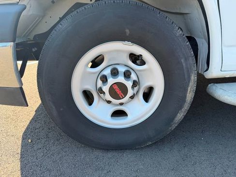 Used 2024 GMC Savana 2500 w/ Driver Convenience Package image 8