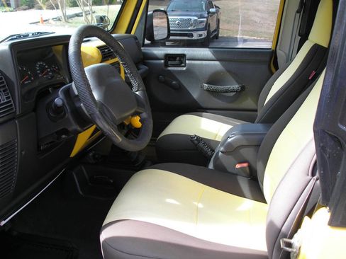 Used 2001 Jeep Wrangler Sport image 3