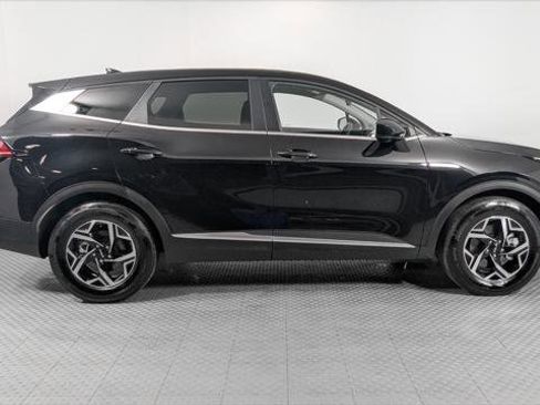 Used 2024 Kia Sportage LX image 9