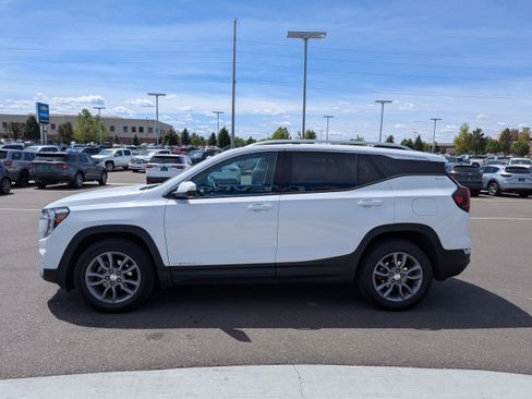 Certified 2024 GMC Terrain SLT AWD/4WD image 9