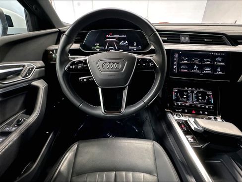 Used 2023 Audi e-tron Premium Plus w/ Premium Plus Package AWD/4WD image 8