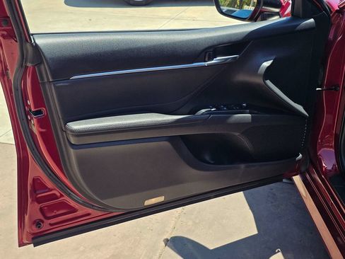 Used 2018 Toyota Camry XLE FWD image 27