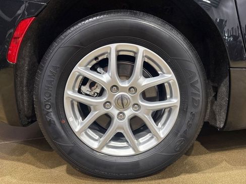 Used 2023 Chrysler Pacifica Touring-L FWD image 30