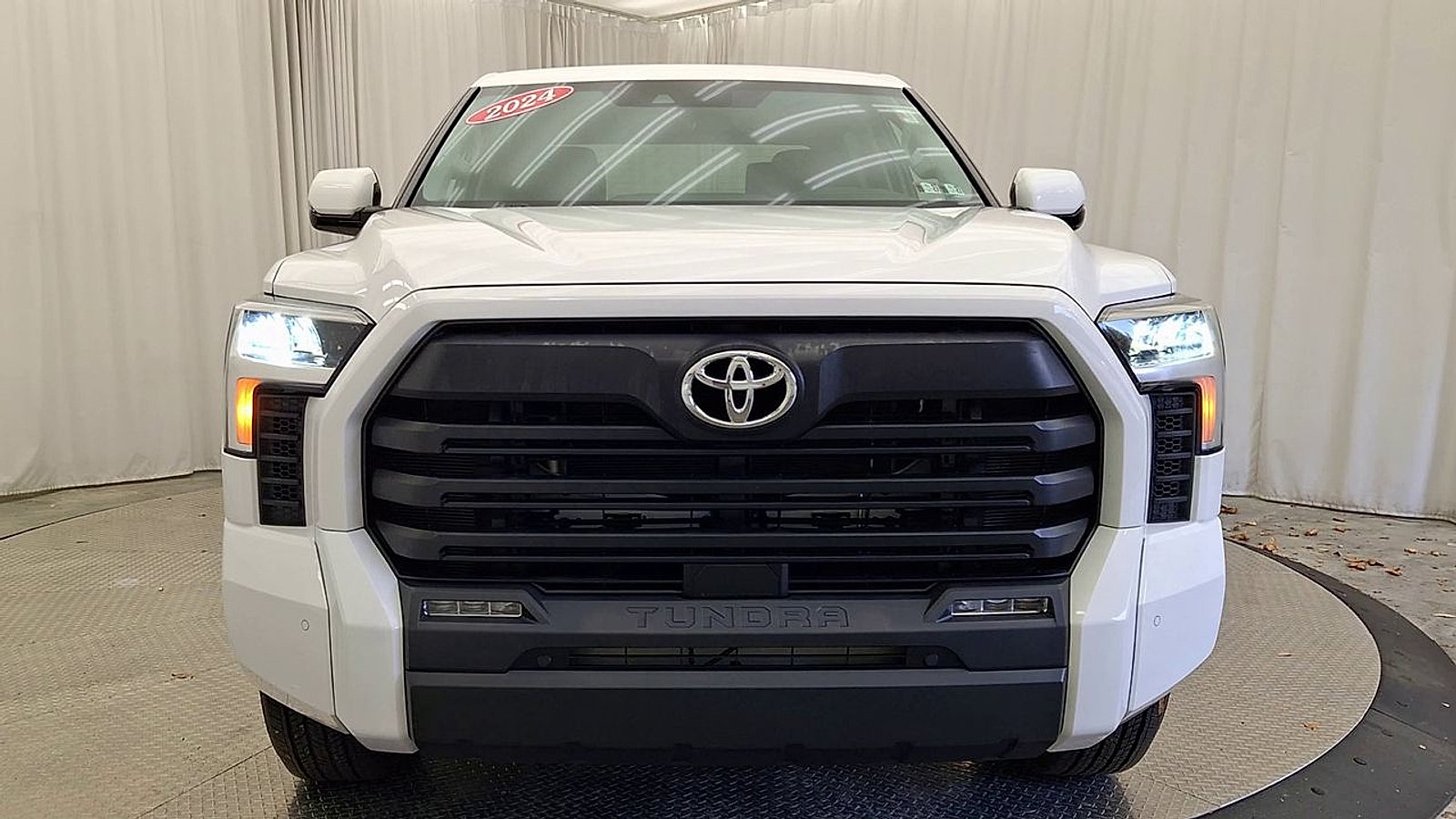 Used 2024 Toyota Tundra SR5 w/ SR5 Convenience Package AWD/4WD image 9
