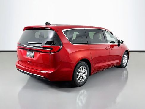 New 2026 Chrysler Pacifica Select image 7