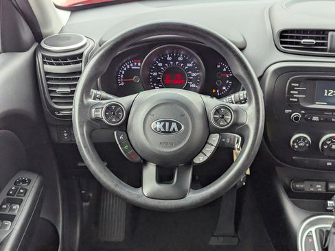 Used 2016 Kia Soul + image 16