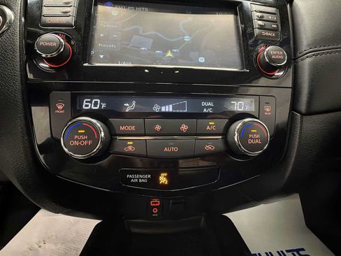 Used 2017 Nissan Rogue SL AWD/4WD image 16