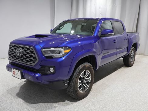Certified 2023 Toyota Tacoma TRD Sport w/ TRD Premium Sport Package AWD/4WD image 6